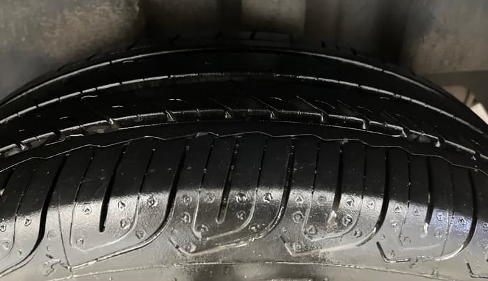 2016 Volkswagen Vento HIGHLINE PETROL AT, Petrol, Automatic, 44,167 km, Left Rear Tyre Tread