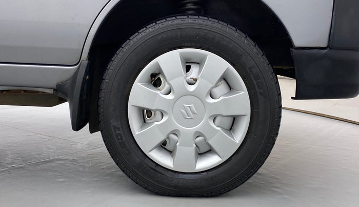 2017 Maruti Eeco 5 STR, Petrol, Manual, 31,809 km, Right Front Wheel