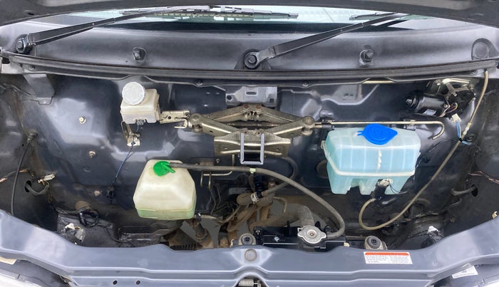2017 Maruti Eeco 5 STR, Petrol, Manual, 31,809 km, Open Bonet
