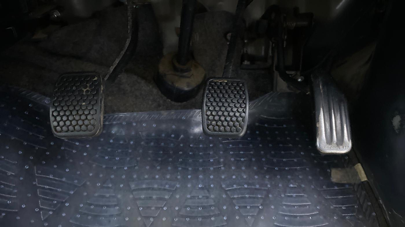 2017 Maruti Eeco 5 STR, Petrol, Manual, 31,809 km, Pedals