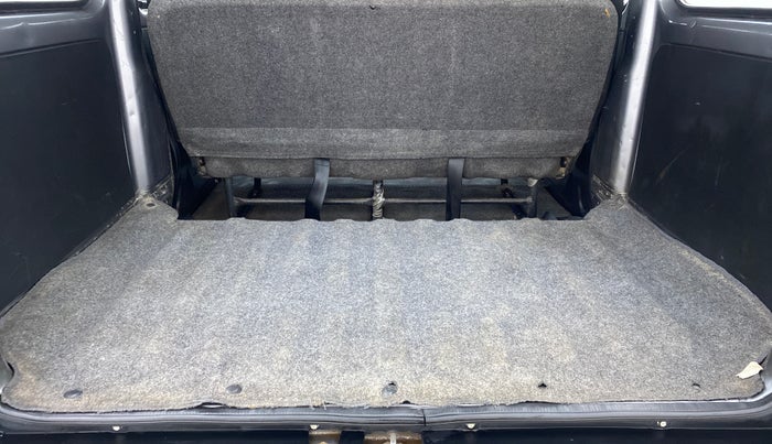 2017 Maruti Eeco 5 STR, Petrol, Manual, 31,809 km, Boot Inside