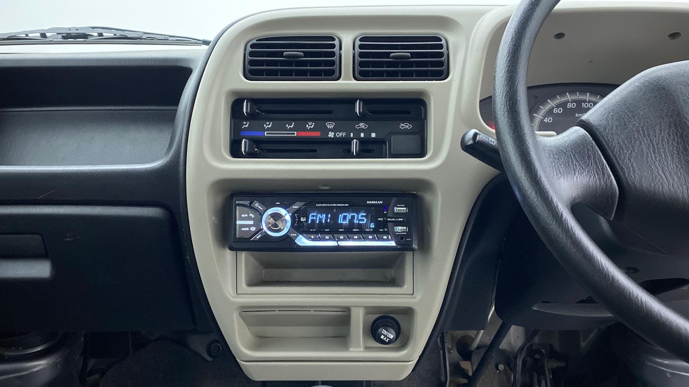 2017 Maruti Eeco 5 STR, Petrol, Manual, 31,809 km, Air Conditioner