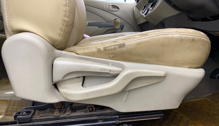 2015 Toyota Etios G, Petrol, Manual, 34,528 km, Driver Side Adjustment Panel