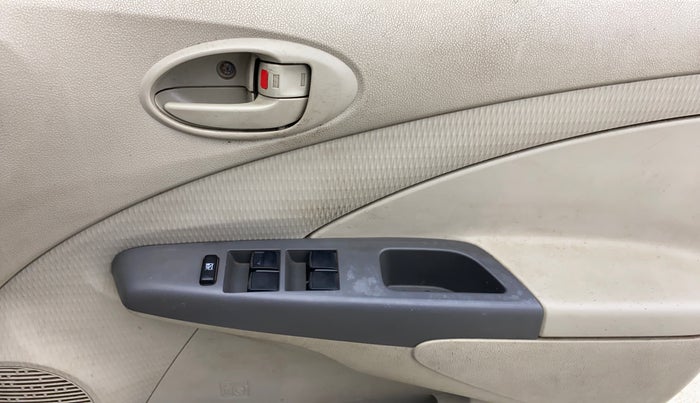 2015 Toyota Etios G, Petrol, Manual, 34,528 km, Driver Side Door Panels Control