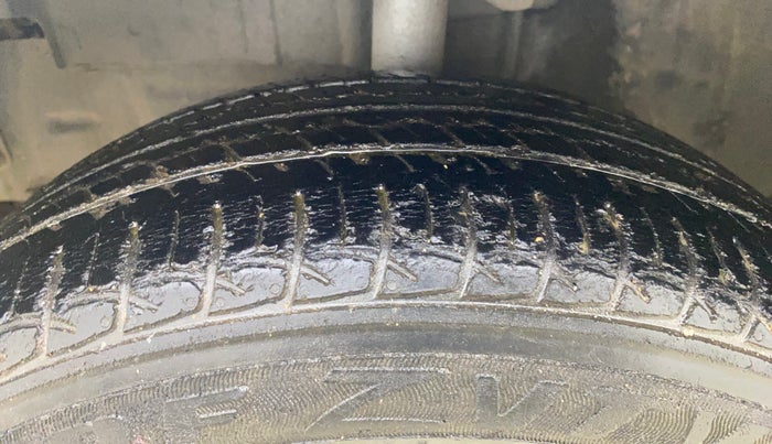 2015 Toyota Etios G, Petrol, Manual, 34,528 km, Left Front Tyre Tread