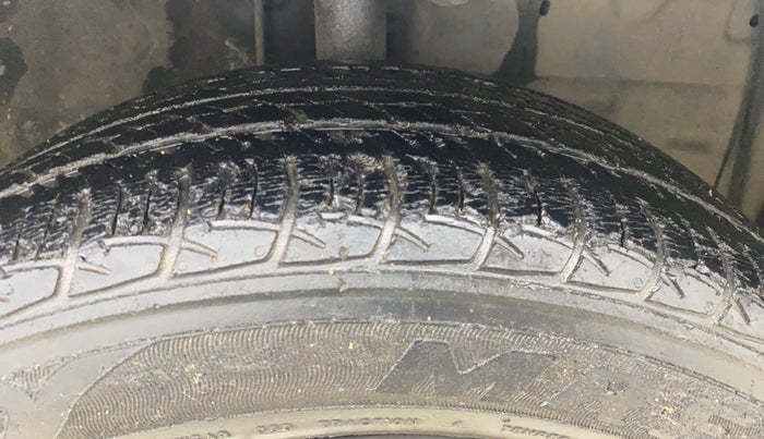 2015 Toyota Etios G, Petrol, Manual, 34,528 km, Right Front Tyre Tread