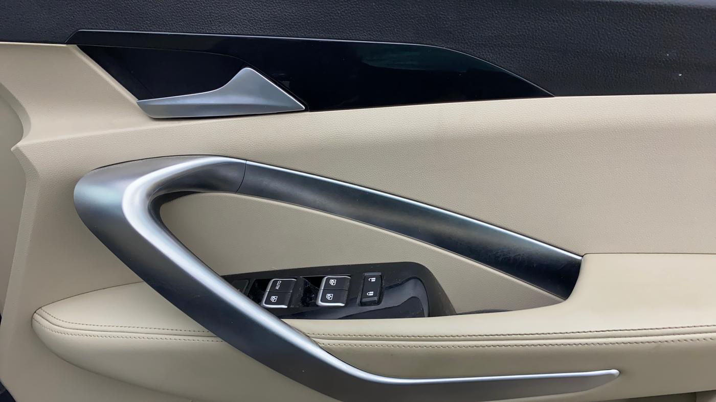 2023 MG HECTOR SHARP 1.5 PETROL CVT, Petrol, Automatic, 12,257 km, Driver Side Door Panels Control