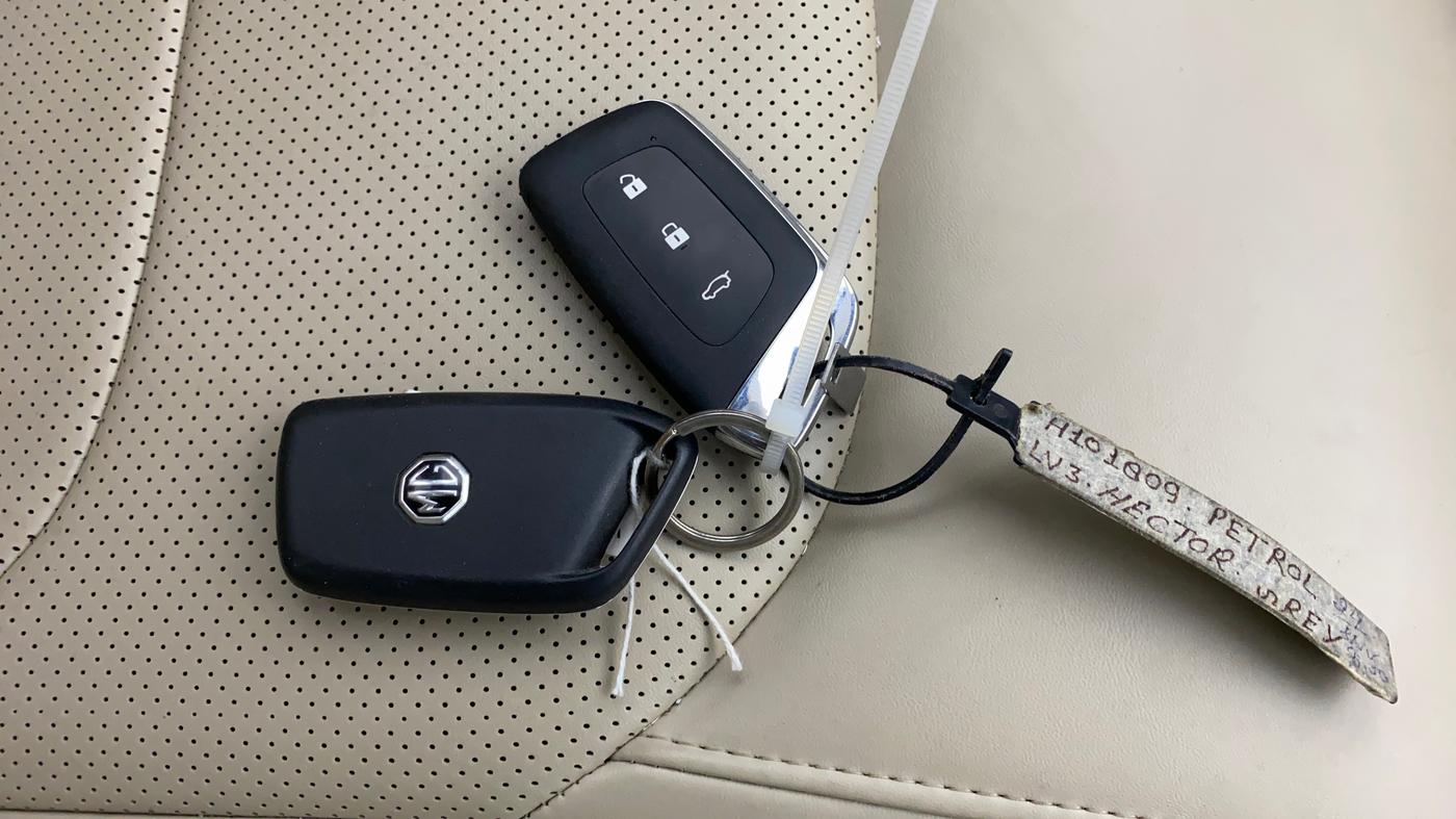 2023 MG HECTOR SHARP 1.5 PETROL CVT, Petrol, Automatic, 12,257 km, Key Close Up