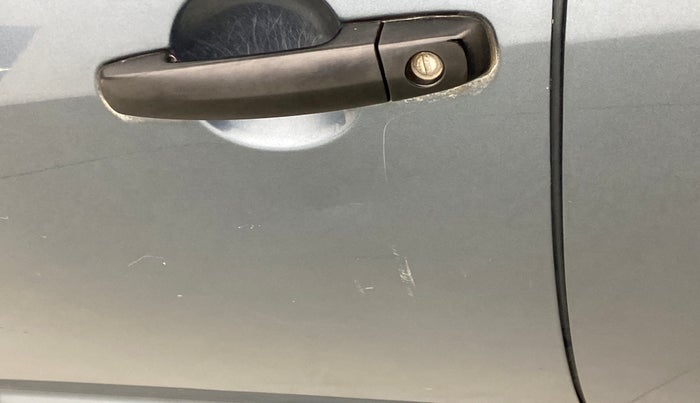 2010 Maruti Swift VXI D, Petrol, Manual, 62,554 km, Front passenger door - Slightly dented