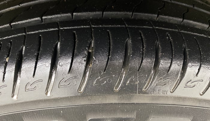 2022 KIA SONET HTX 1.0 IMT, Petrol, Manual, 16,388 km, Right Front Tyre Tread