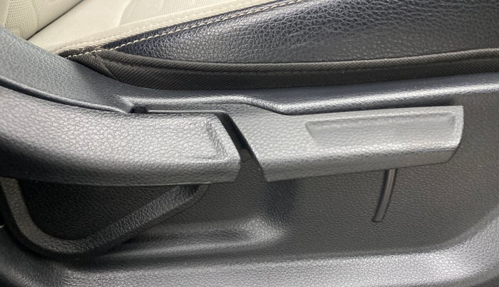 2022 KIA SONET HTX 1.0 IMT, Petrol, Manual, 16,388 km, Driver Side Adjustment Panel