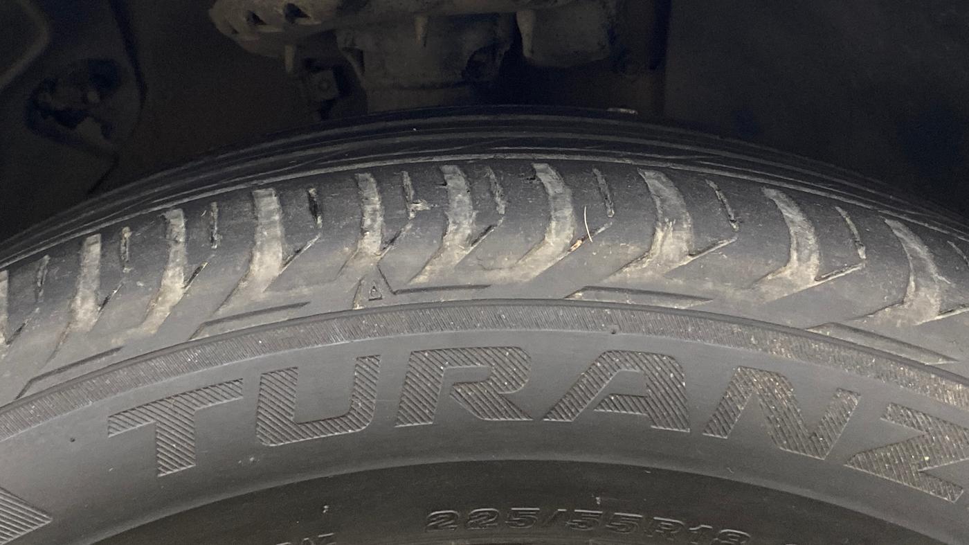 2019 Hyundai Tucson GLS 2WD AT PETROL, Petrol, Automatic, 1,35,403 km, Right Front Tyre Tread