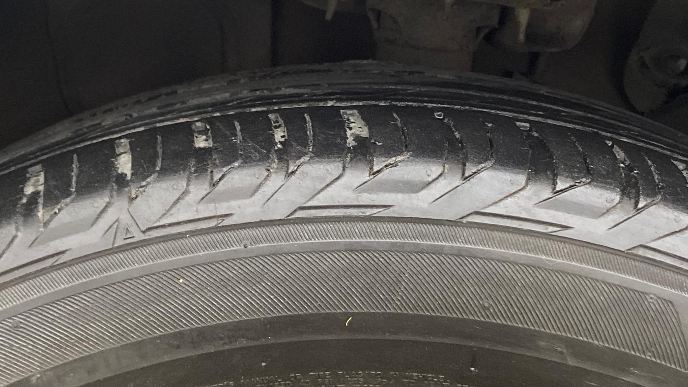 2019 Hyundai Tucson GLS 2WD AT PETROL, Petrol, Automatic, 1,35,403 km, Left Front Tyre Tread