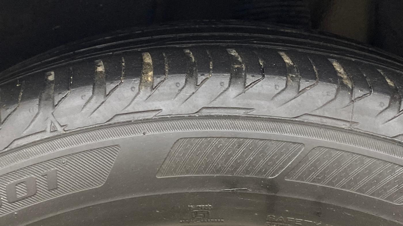 2019 Hyundai Tucson GLS 2WD AT PETROL, Petrol, Automatic, 1,35,403 km, Left Rear Tyre Tread