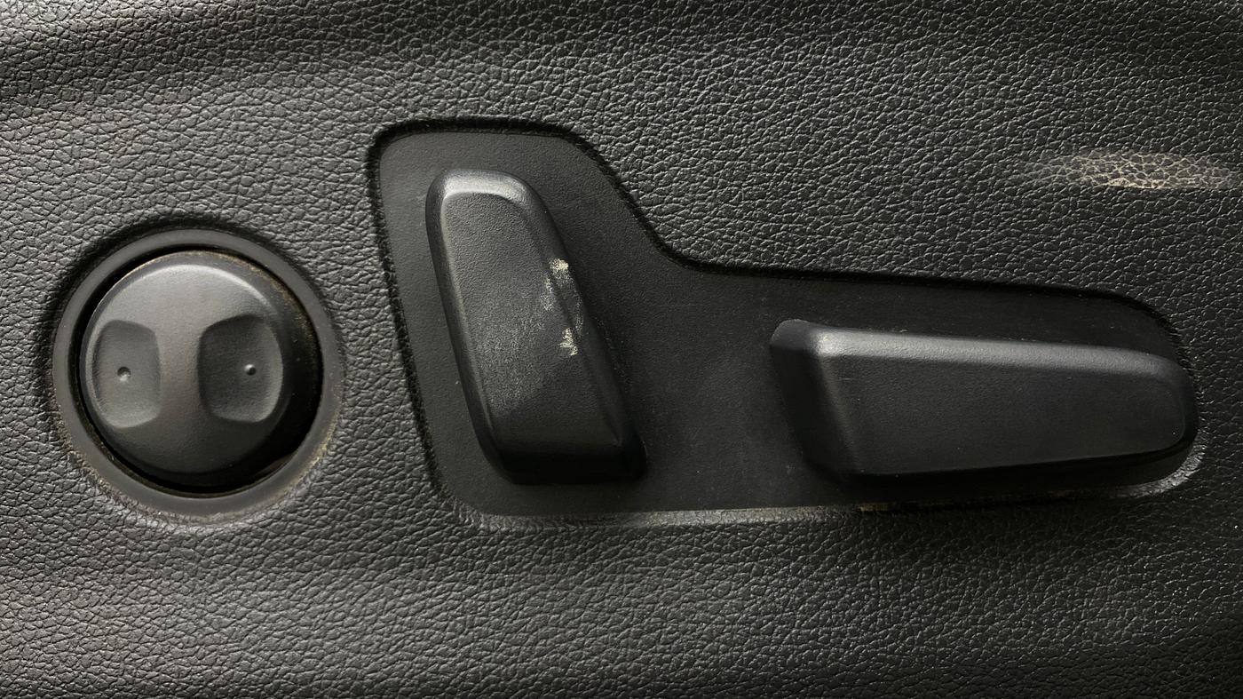 2019 Hyundai Tucson GLS 2WD AT PETROL, Petrol, Automatic, 1,35,403 km, Driver Side Adjustment Panel