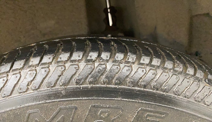 2015 Maruti Swift Dzire VXI, Petrol, Manual, 71,542 km, Left Rear Tyre Tread