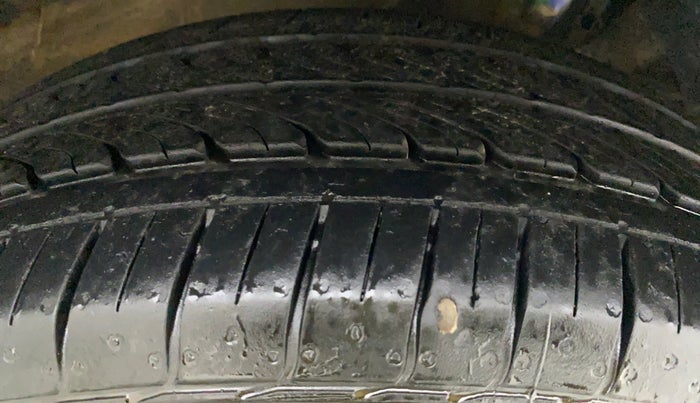 2021 Maruti Swift VXI, Petrol, Manual, 15,282 km, Right Front Tyre Tread