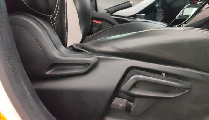 2023 Tata NEXON CREATIVE + 1.5 DIESEL, Diesel, Manual, 56,303 km, Driver Side Adjustment Panel