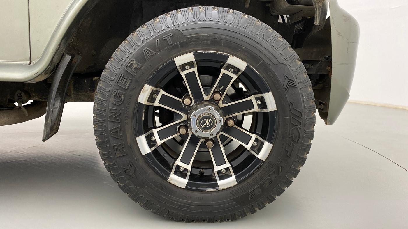 2012 Mahindra Bolero ZLX, Diesel, Manual, 52,055 km, Right Front Wheel