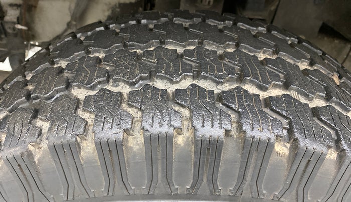 2012 Mahindra Bolero ZLX, Diesel, Manual, 52,055 km, Left Front Tyre Tread