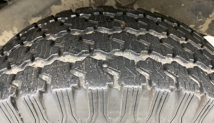 2012 Mahindra Bolero ZLX, Diesel, Manual, 52,055 km, Left Rear Tyre Tread