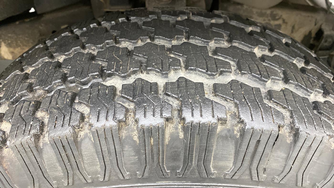 2012 Mahindra Bolero ZLX, Diesel, Manual, 52,055 km, Right Front Tyre Tread