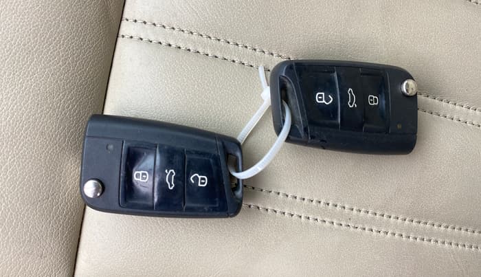 2018 Skoda Octavia L&K 1.8 TSI AT, Petrol, Automatic, 99,240 km, Key Close Up