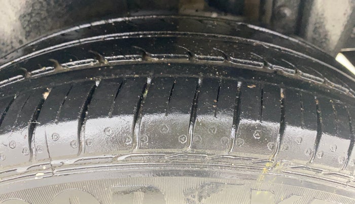 2015 Maruti Swift ZXI, Petrol, Manual, 82,313 km, Left Rear Tyre Tread