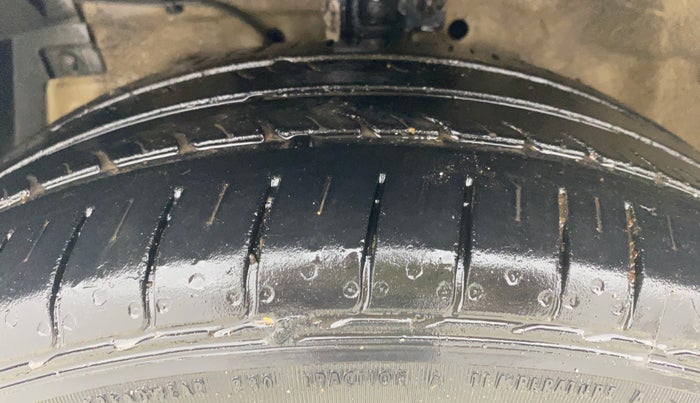 2015 Maruti Swift ZXI, Petrol, Manual, 82,313 km, Left Front Tyre Tread