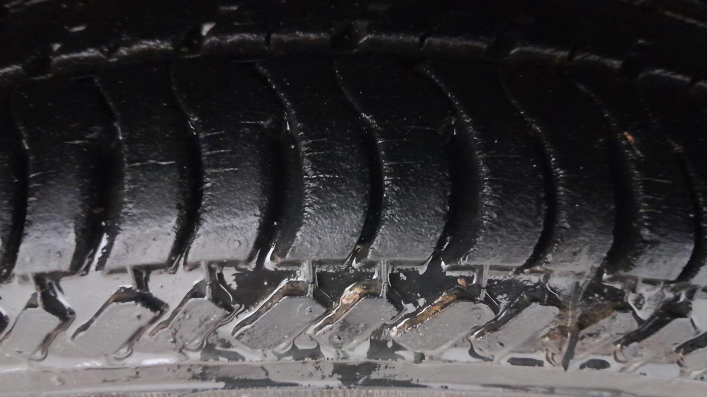 2015 Ford Figo Aspire TITANIUM 1.5 PETROL AT, Petrol, Automatic, 8,403 km, Right Front Tyre Tread