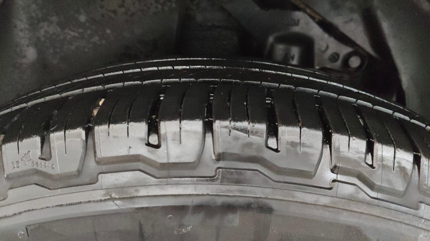 2020 Tata Harrier XZA PLUS 2.0L, Diesel, Automatic, 64,403 km, Right Rear Tyre Tread