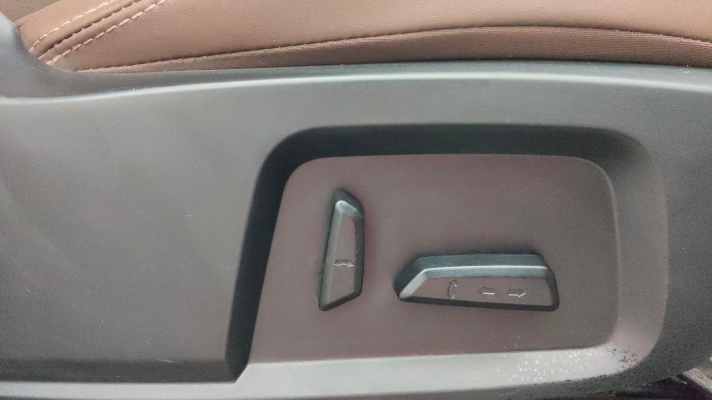 2020 Tata Harrier XZA PLUS 2.0L, Diesel, Automatic, 64,403 km, Driver Side Adjustment Panel
