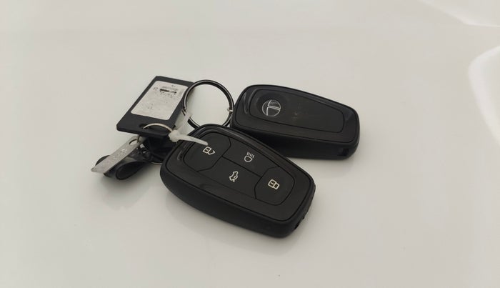 2020 Tata Harrier XZA PLUS 2.0L, Diesel, Automatic, 64,403 km, Key Close Up