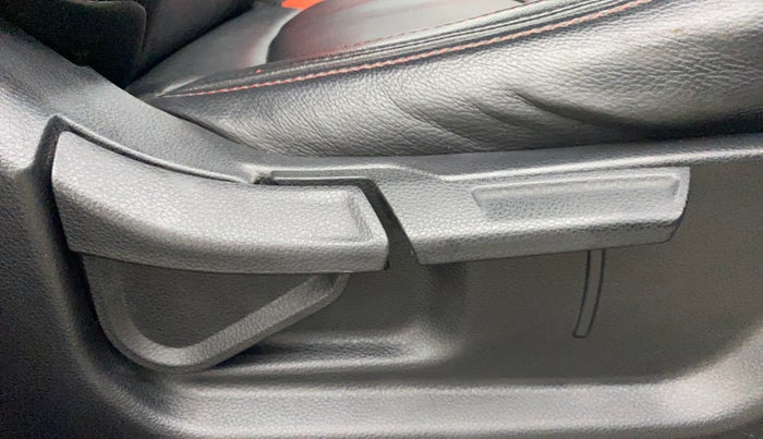 2021 KIA SONET HTK PLUS 1.5 AT, Diesel, Automatic, 67,318 km, Driver Side Adjustment Panel