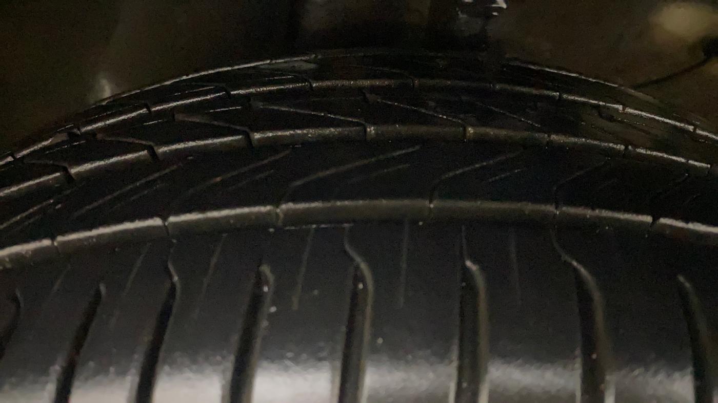 2021 KIA SONET HTK PLUS 1.5 AT, Diesel, Automatic, 67,346 km, Left Front Tyre Tread