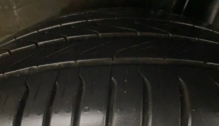 2021 KIA SONET HTK PLUS 1.5 AT, Diesel, Automatic, 67,318 km, Left Rear Tyre Tread