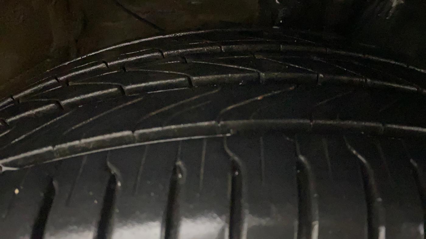 2021 KIA SONET HTK PLUS 1.5 AT, Diesel, Automatic, 67,346 km, Right Front Tyre Tread