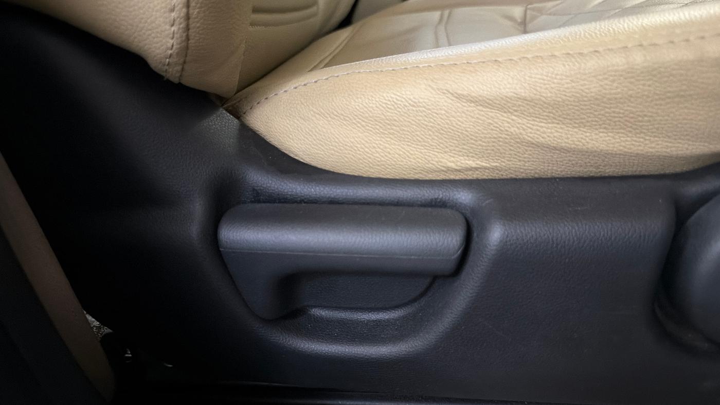 2021 Honda City 1.5L I-VTEC V MT 4TH GEN, Petrol, Manual, 52,113 km, Driver Side Adjustment Panel