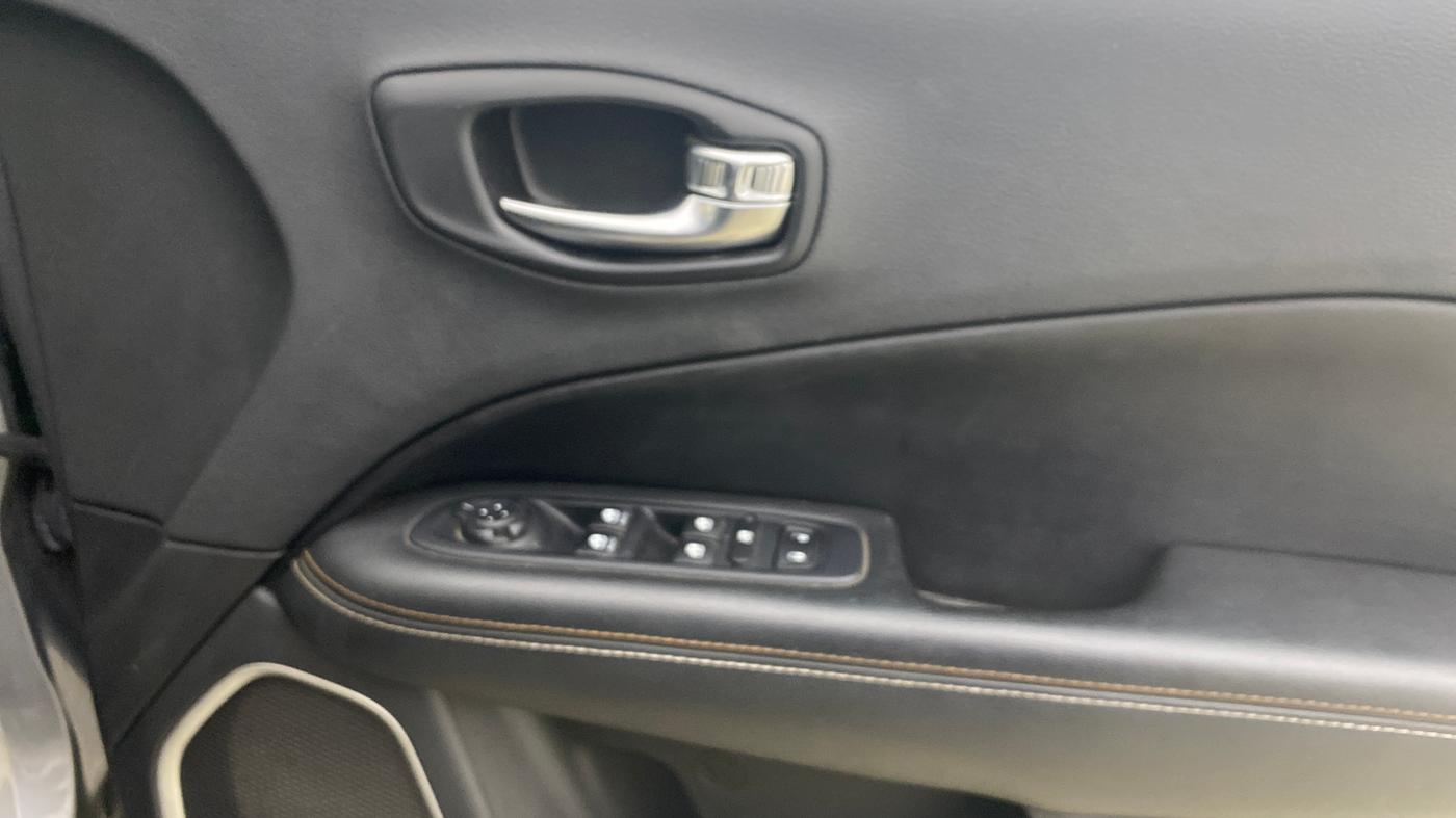 2018 Jeep Compass SPORT 1.4 PETROL, CNG, Manual, 54,568 km, Driver Side Door Panels Control