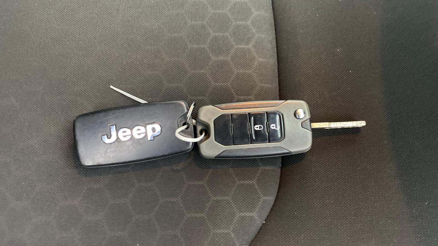 2018 Jeep Compass SPORT 1.4 PETROL, CNG, Manual, 54,568 km, Key Close Up