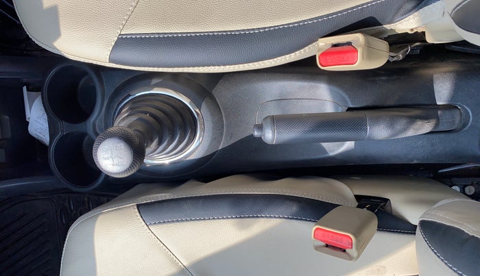 2017 Honda Brio S MT, CNG, Manual, 47,645 km, Gear Lever