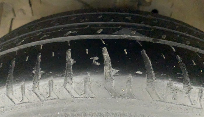 2017 Maruti Ciaz ALPHA  AT 1.4  PETROL, CNG, Automatic, 1,20,295 km, Left Front Tyre Tread
