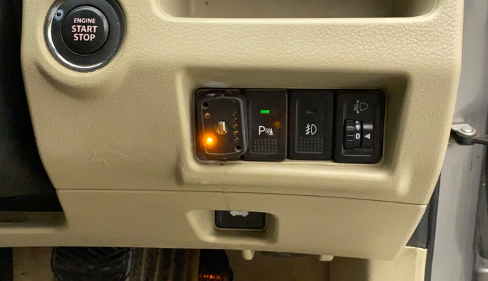 2017 Maruti Ciaz ALPHA  AT 1.4  PETROL, CNG, Automatic, 1,20,295 km, Dashboard - CNG switch has minor damage