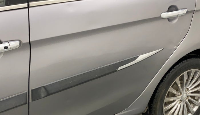 2017 Maruti Ciaz ALPHA  AT 1.4  PETROL, CNG, Automatic, 1,20,295 km, Rear left door - Minor scratches