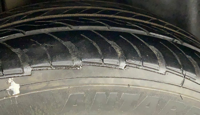 2017 Maruti Ciaz ALPHA  AT 1.4  PETROL, CNG, Automatic, 1,20,295 km, Right Rear Tyre Tread