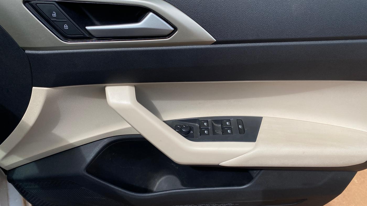 2024 Volkswagen VIRTUS TOPLINE TSI 1.0 AT, Petrol, Automatic, 20,053 km, Driver Side Door Panels Control