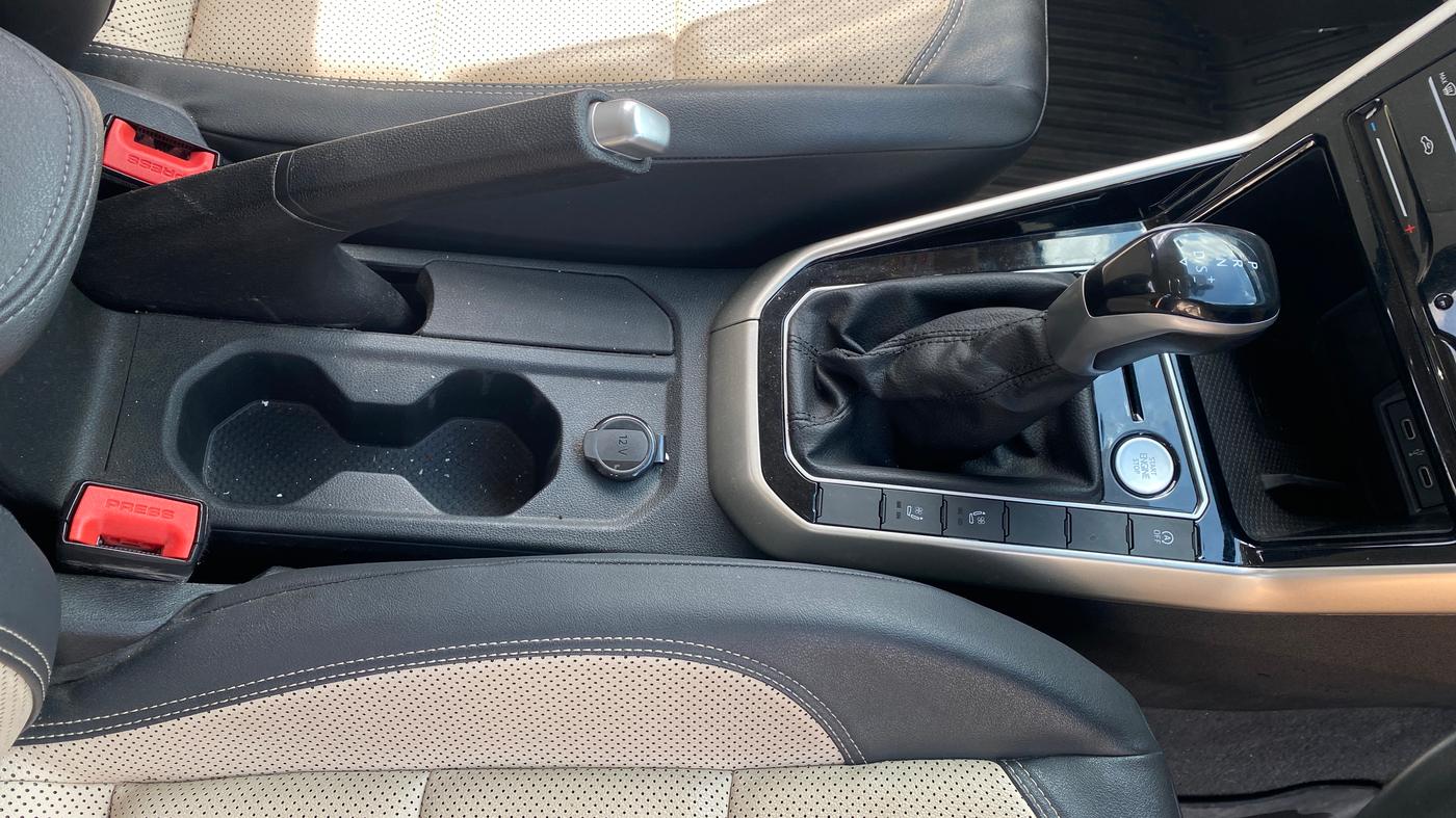 2024 Volkswagen VIRTUS TOPLINE TSI 1.0 AT, Petrol, Automatic, 20,053 km, Gear Lever
