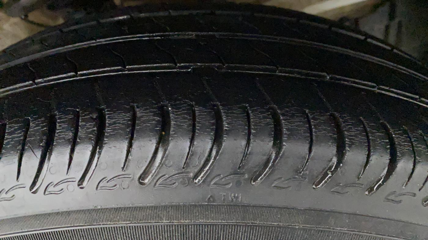 2021 Maruti S PRESSO VXI (O) CNG, CNG, Manual, 24,279 km, Left Front Tyre Tread