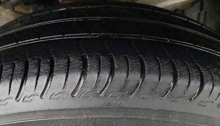 2021 Maruti S PRESSO VXI (O) CNG, CNG, Manual, 24,279 km, Left Front Tyre Tread