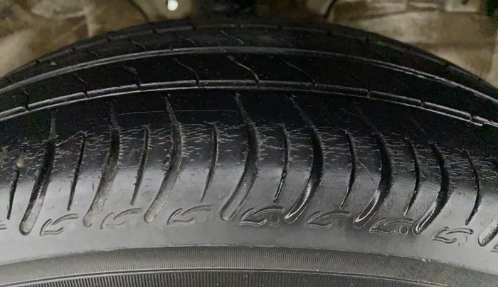 2021 Maruti S PRESSO VXI (O) CNG, CNG, Manual, 24,279 km, Right Front Tyre Tread